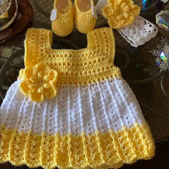 Other - NEW 🐣🐥Crochet Yellow Dress shoes and tiara🧸